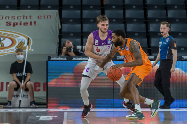 表现得尤为 表现得尤为